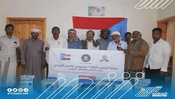 انتقالي سيئون يدشن توزيع السلال الغذائية والحقائب المدرسية لأسر الشهداء بالمديرية المقدمة من الرئيس الزبيدي.