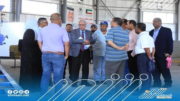 مدير مكتب رئاسة الجمهورية يوجه بإعادة تشغيل مصنع الأوكسجين الطبي في عدن