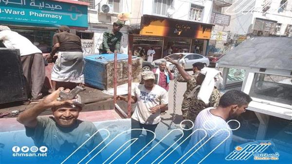 اشغال المعلا يدشن حملات إزالة العوائق في شوارع المديرية 
