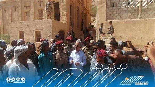 أبناء هضبة دوعن ينفذون وقفة احتجاجية مطالبين بسرعة تنفيذ طريق الفرضحة - رحاب