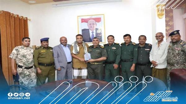 العميد المنهالي يكرّم الهامة الرياضية والشخصية الإجتماعية الحضرمية درويش عبدالله سويد 