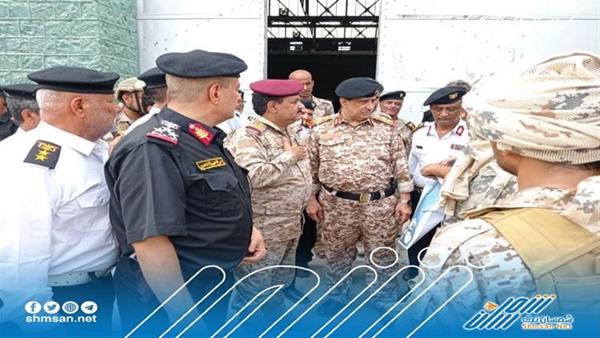 الداعري يتفقد قيادة القوات البحرية والقاعدة البحرية في عدن 