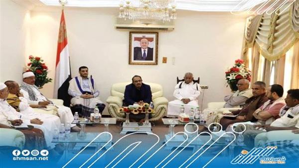 المحافظ ينجح في رفع اضراب المعلمين واستئناف الدارسة في حضرموت 
