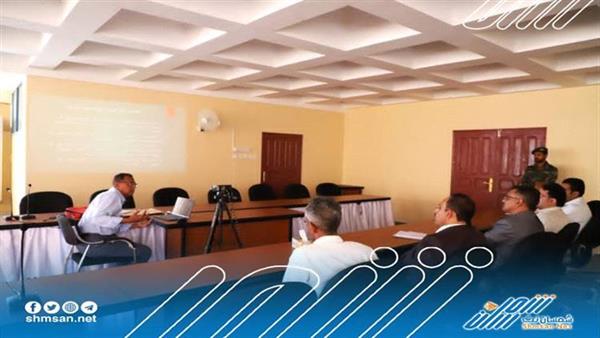 محافظ حضرموت يطلع على مشروع لدراسة تعزيز المياه الجوفية لأحواض المحافظة.