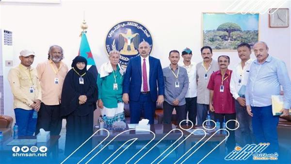 تفاصيل اللقاء الذي جمع اللواء عيدروس الزبيدي بنقابة المعلمين الجنوبيين 