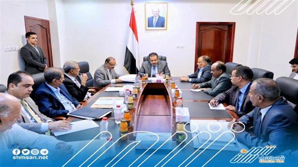 رئيس الوزراء يطلع على جهود توثيق حدود ومساحة مطار عدن المستقبلي