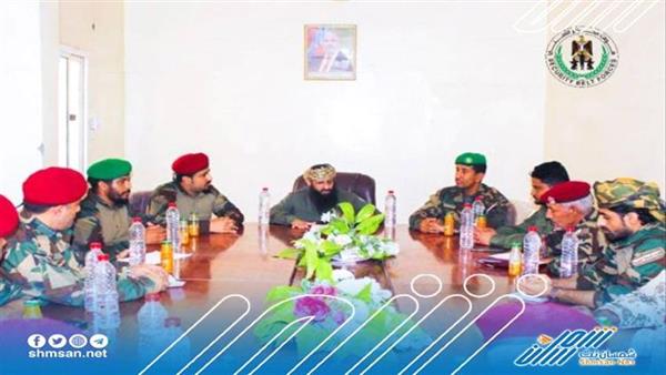 العميد الوالي يترأس اجتماعاً لقادة حزام طوق عدن