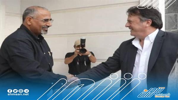 أول لقاء يجمع اللواء الزُبيدي بالموظفين الأممين المفرج عنهم بأبين
