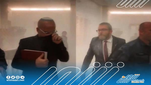 فيديو/ مسؤول بولندي يطفئ شموع احتفال شمعدان الحانوكا اليهودي في البرلمان