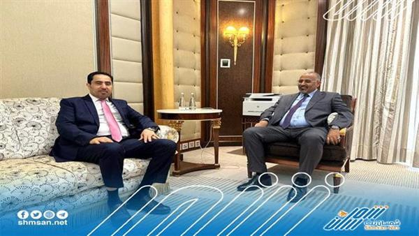 الرئيس الزُبيدي يناقش مع الوزير البكري سُبل تعزيز الأنشطة الرياضية