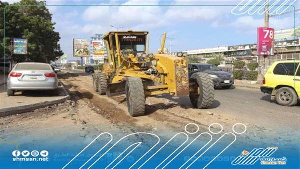 الفرق الفنية تواصل اعمال تأهيل خط كالتكس إلى جولة الغزل في عدن