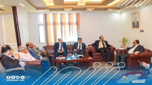 عاجل / لقاء وزاري مع محافظ حضرموت يناقش اعادة منفذ الوديعة للدولة وسحبه من الميليشيات العسكرية