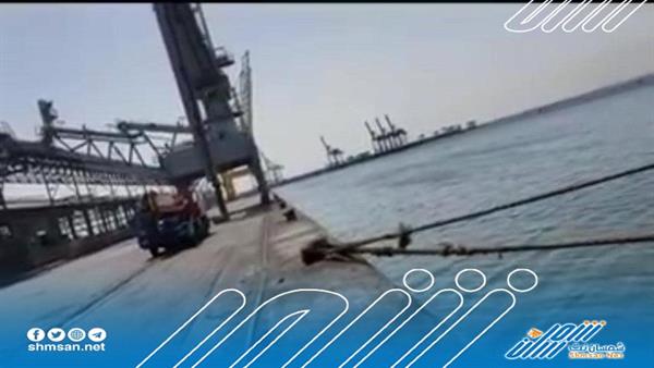رئيس نقابة النقل الثقيل: الجبايات تفتك بميناء عدن وتهدد بإغلاقه