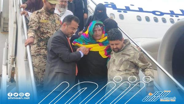 وصول عدد من اليمنيين العالقين في السودان إلى عدن