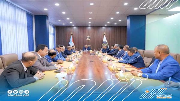 الزُبيدي يشيد بجهود فريقي الحوار الوطني الجنوبي في تعزيز الاصطفاف الوطني