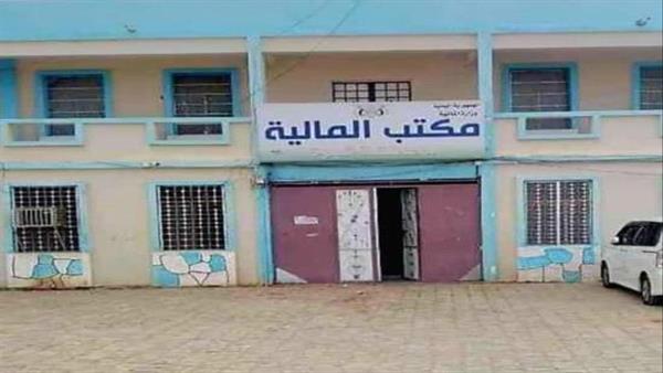 صرف مرتبات موظفي الدولة في محافظة جنوبية 