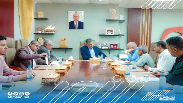 عاجل/ محافظ عدن يبحث خطط عمل مكاتب الصحة في مديريات عدن