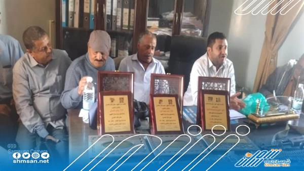 السلطة المحلية بالشعيب تقيم حفل تكريم رجل الخير ابو صقر الوهيبي بالفوز بالمزاد الخيري للسلاح الشهيد الشيخ ناشر السقلدي