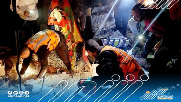 طواقم الدفاع المدني تبحث عن الشهداء و المصابين وسط الركام جراء قصف إسرائيلي جنوب غزة 