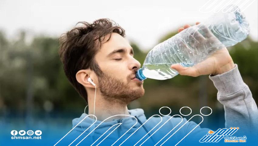 لماذا يجب عدم شرب الماء في زجاجة بلاستيكية خصوصاً في الصيف ؟