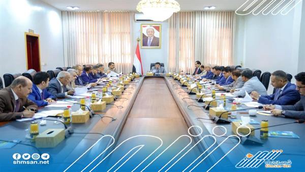 عاجل/ بن مبارك يؤكد على التنسيق بين الحكومة ومجلس القيادة لتحقيق الاستقرار الاقتصادي
