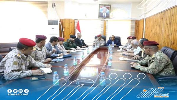 عاجل/ اجتماع أمني طارئ في حضرموت بقيادة المحافظ ووزير الدفاع بعد الهجوم الإرهابي الجبان في سيئون