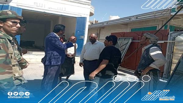 بالصور .. مدير الاشغال العامة والطرق بمحافظة شبوة يوجه بإزالة البسطات و المظلات من الشوارع الرئيسية 