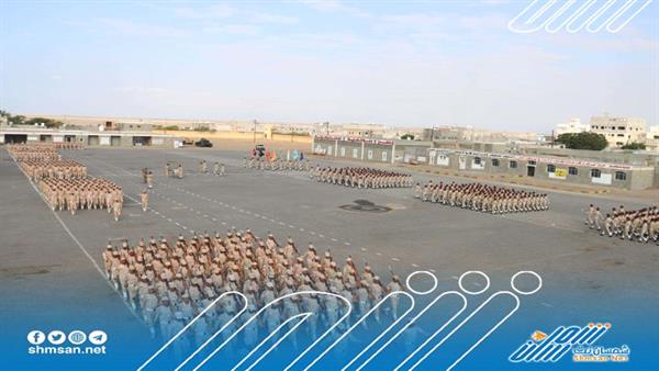 بالصور .. وزير الدفاع يدشن العام التدريبي 2025 في الكلية الحربية بعدن