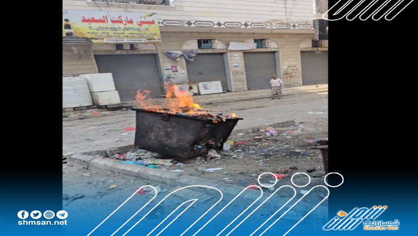 صادم .. صندوق النظافة بالمنصورة يُشعل القمامة ويشعل غضب المواطنين