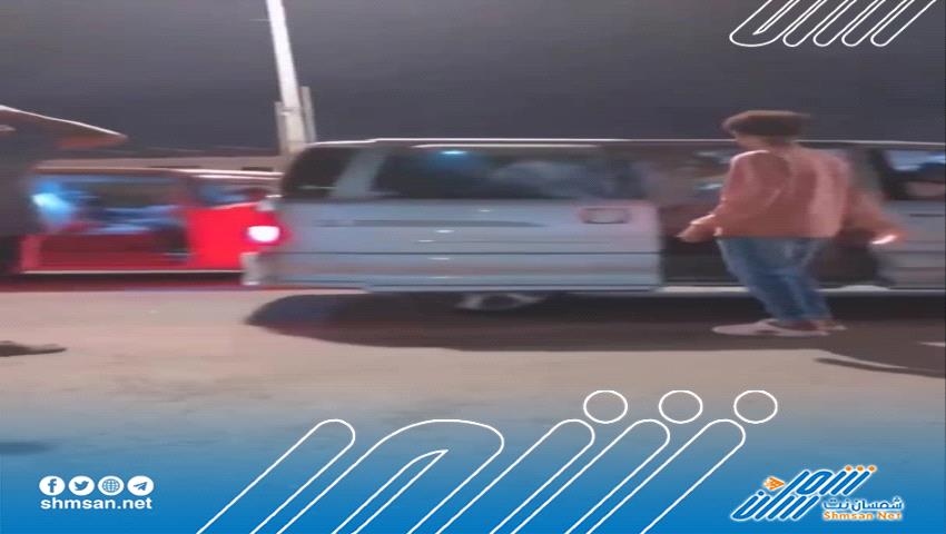 مناشدات عاجله بضبط شباب يرمون ألعاب نارية في الباصات ويهددون حياة الركاب
