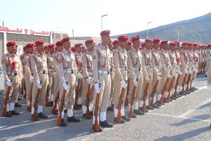 وزير الدفاع الداعري يقوم بزيارة تفقدية الى الكلية الحربية في عدن