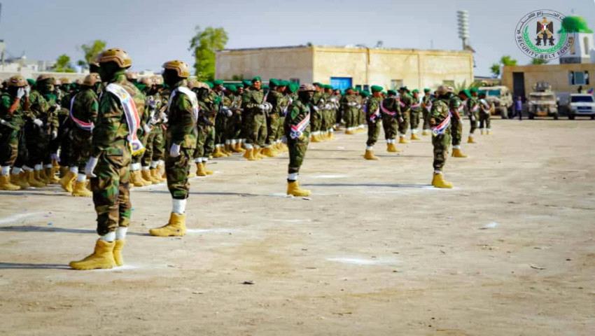بحضور وزير الدفاع الداعري.. قوات الحزام الأمني تحتفي بتخرج الدفعة الحادي عشرة في العاصمة عدن