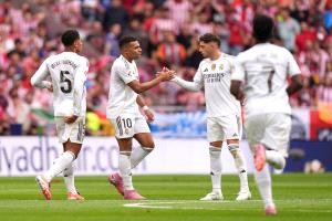 نهاية الشوط الأول المثير من ديربي مدريد بالتعادل 2-2